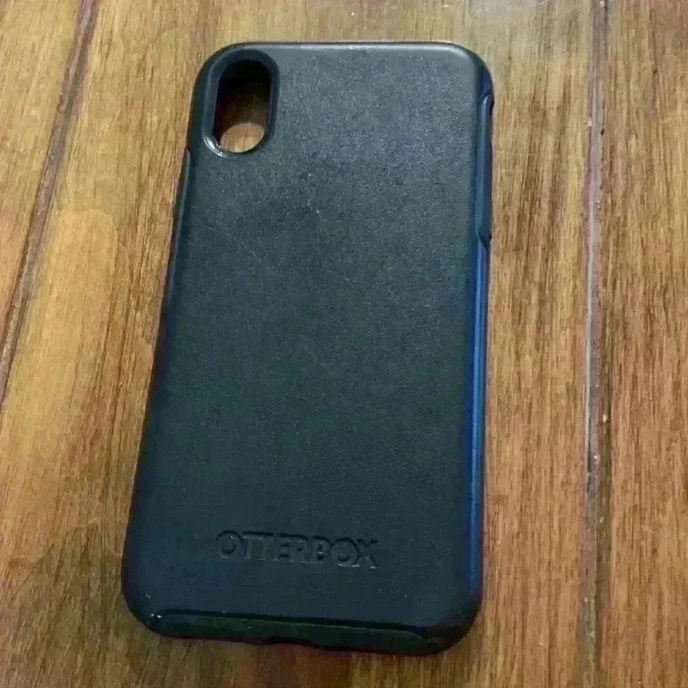 Otterbox iPhone XR case with magnetism